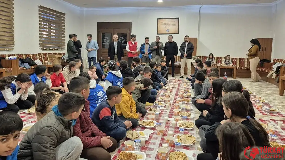 Tut ilçesindeki çocuklar iftar yemeğinde buluştu