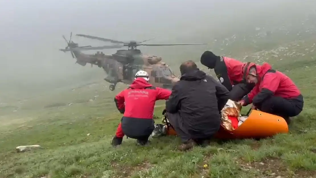 Uçağın Enkazındaki Yaralı Yolcu ve Ölen Pilotun Cenazesi Bölgeden Helikopterle Alındı