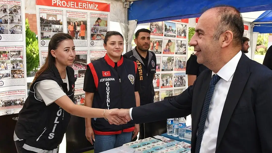 Üniversitesi kampüsünde bilgilendirme standı açıldı