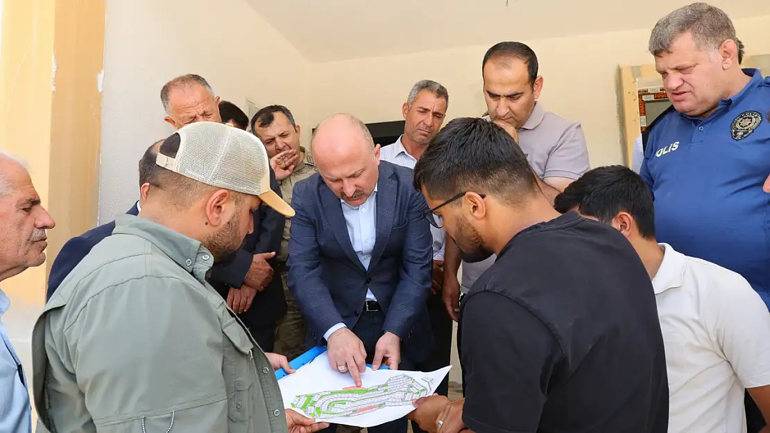 Vali Varol, Çelikhan'da Kırsalda yapılan köy evlerinde incelemelerde bulundu