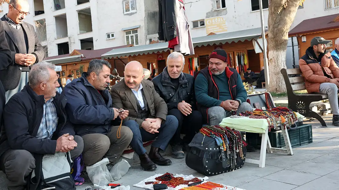 Vali Varol'dan Demokrasi Parkı esnafına ziyaret