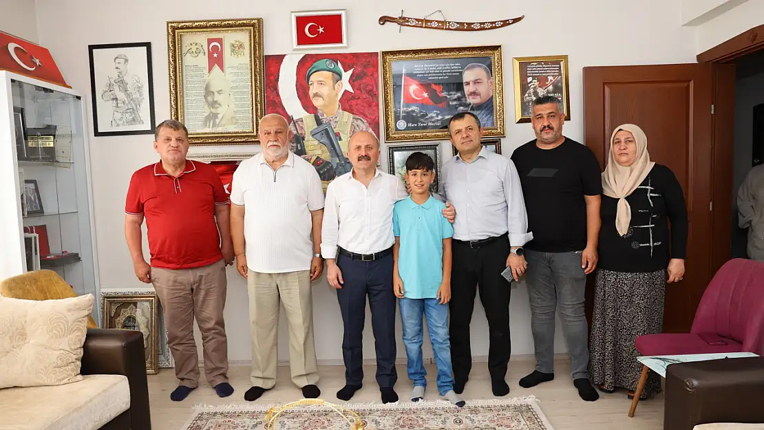 Vali Varol'dan Şehit babasına ziyaret