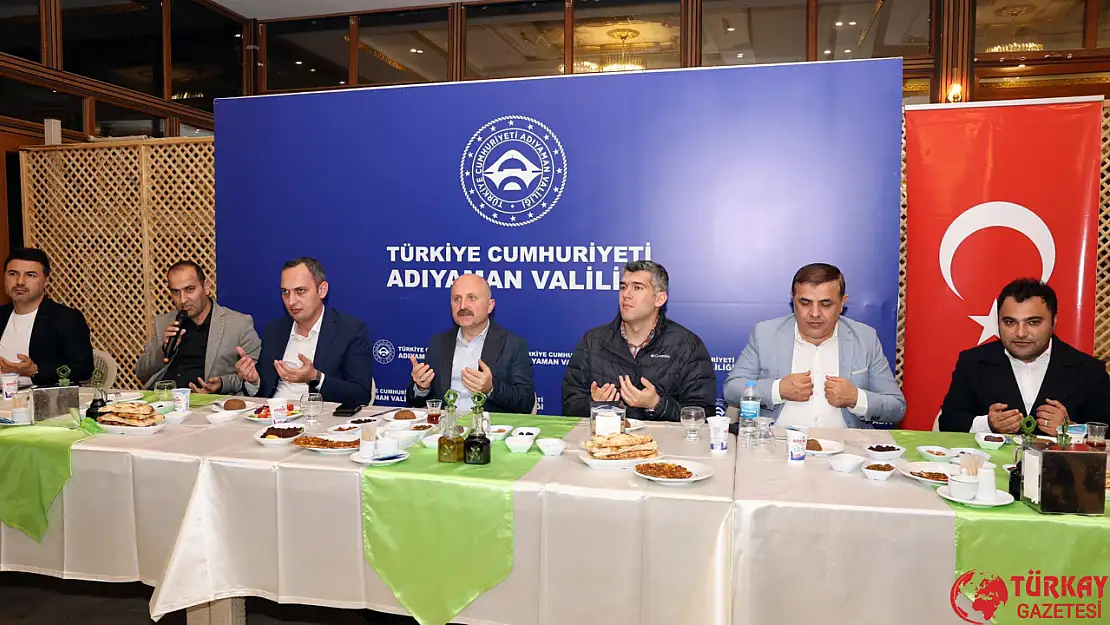 Vali Varol Emlak konut ve Çevre Şehircilik personelleriyle iftarda buluştu