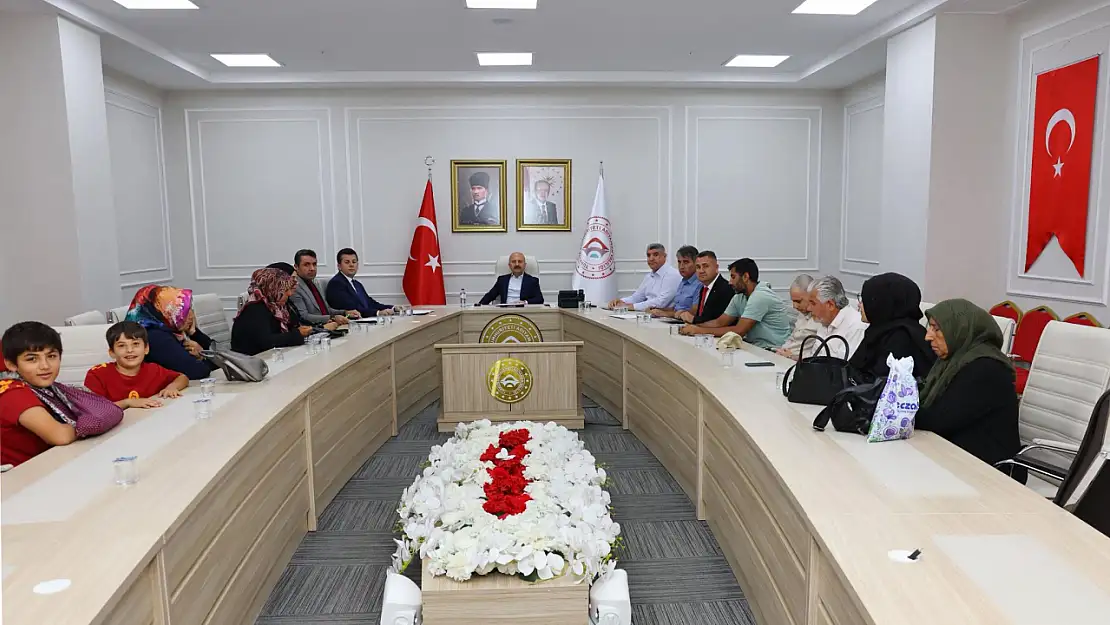 Vali Varol iş arayan vatandaşlarla bir araya geldi