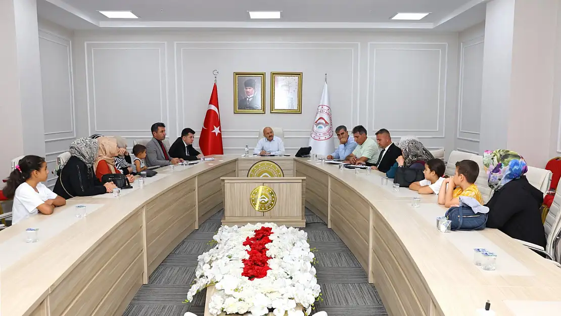 Vali Varol iş arayan vatandaşlarla bir araya geldi