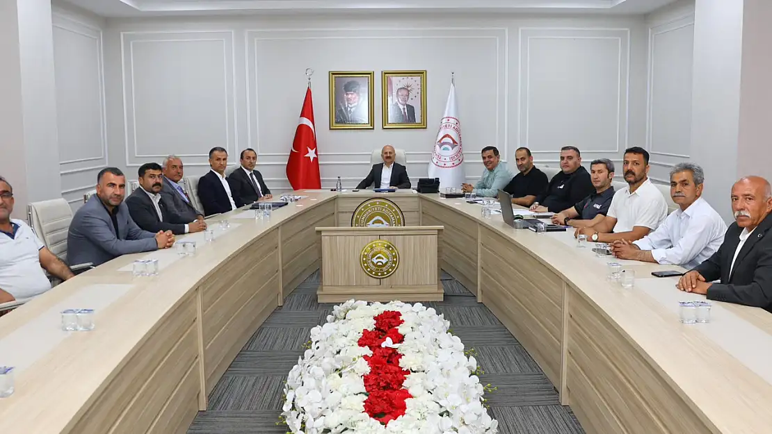 Vali Varol Köy muhtarlarıyla bir araya geldi