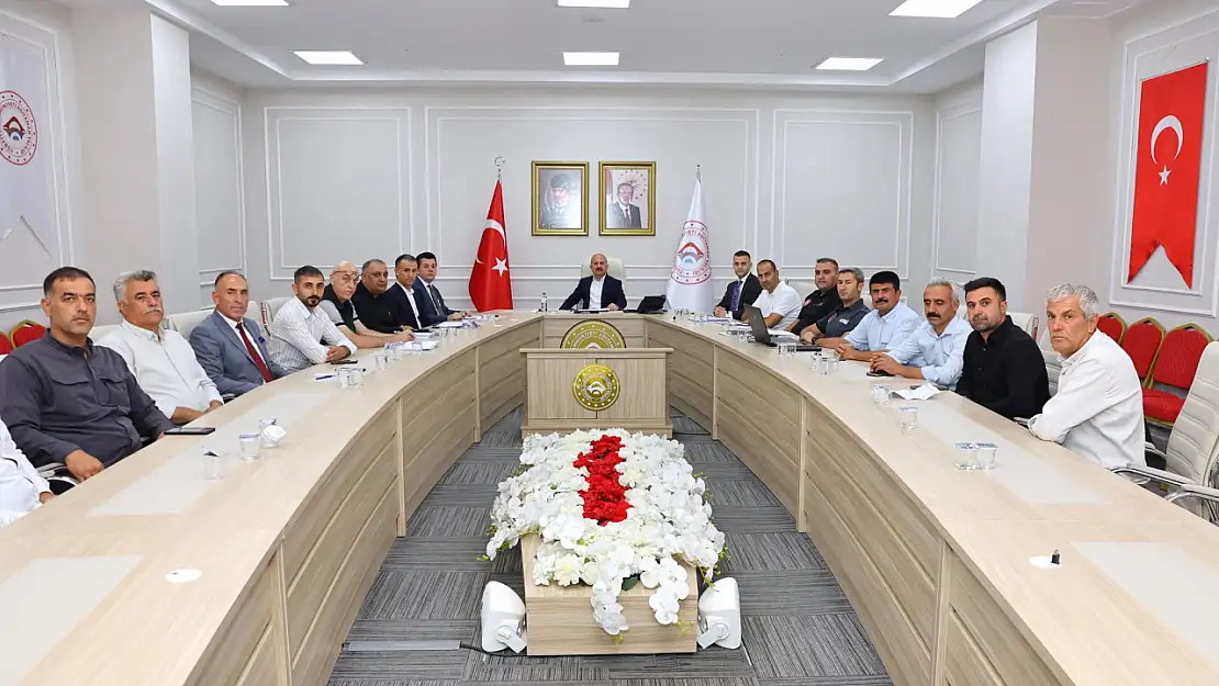 Vali Varol Köy muhtarlarıyla bir araya geldi