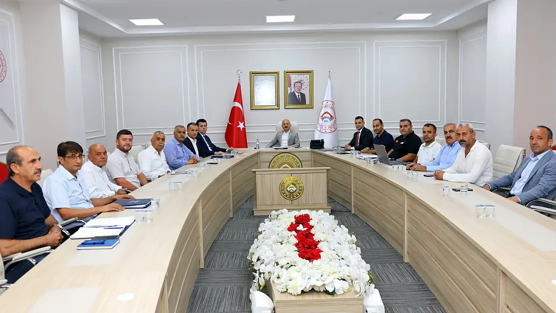 Vali Varol muhtarlarla bir araya geldi