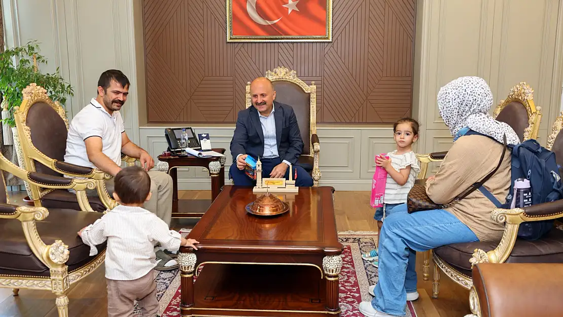 Vali Varol vatandaşlarla bir araya gelmeye devam ediyor