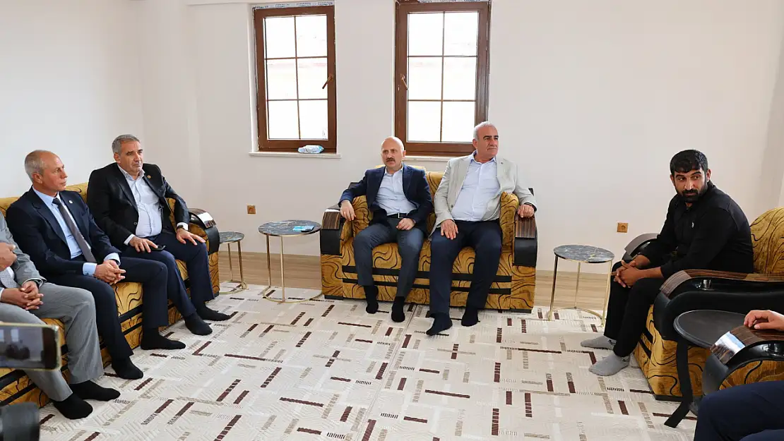 Vali Varol ve Milletvekili Özhan Yazıkarakuyu Köyünde deprem konutlarını inceledi