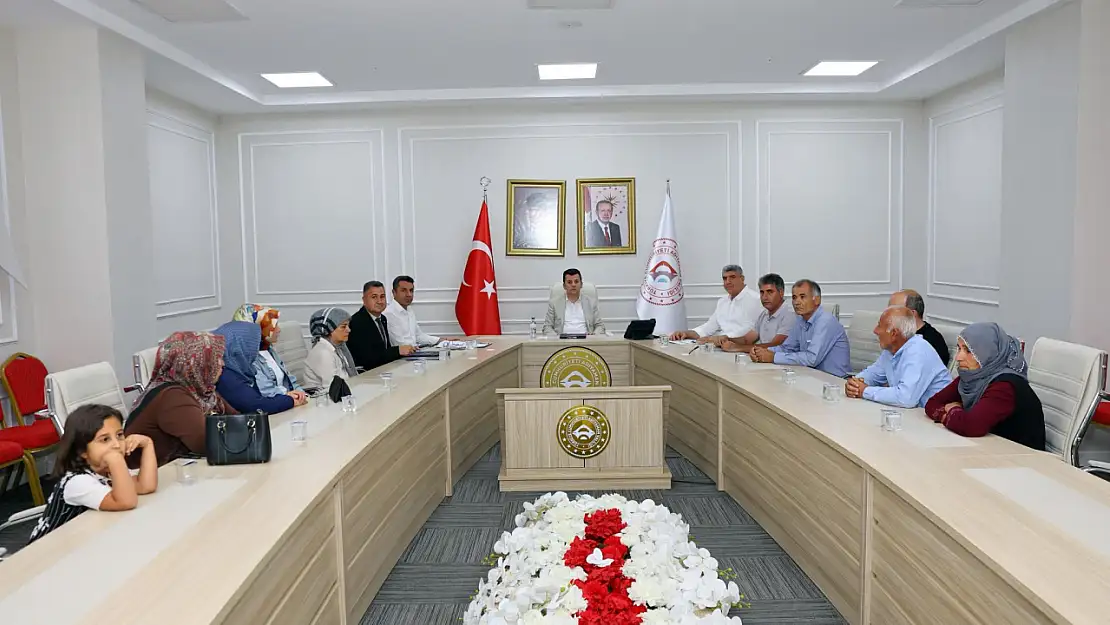 Vali Vekili Kapar iş arayan vatandaşlarla bir araya geldi