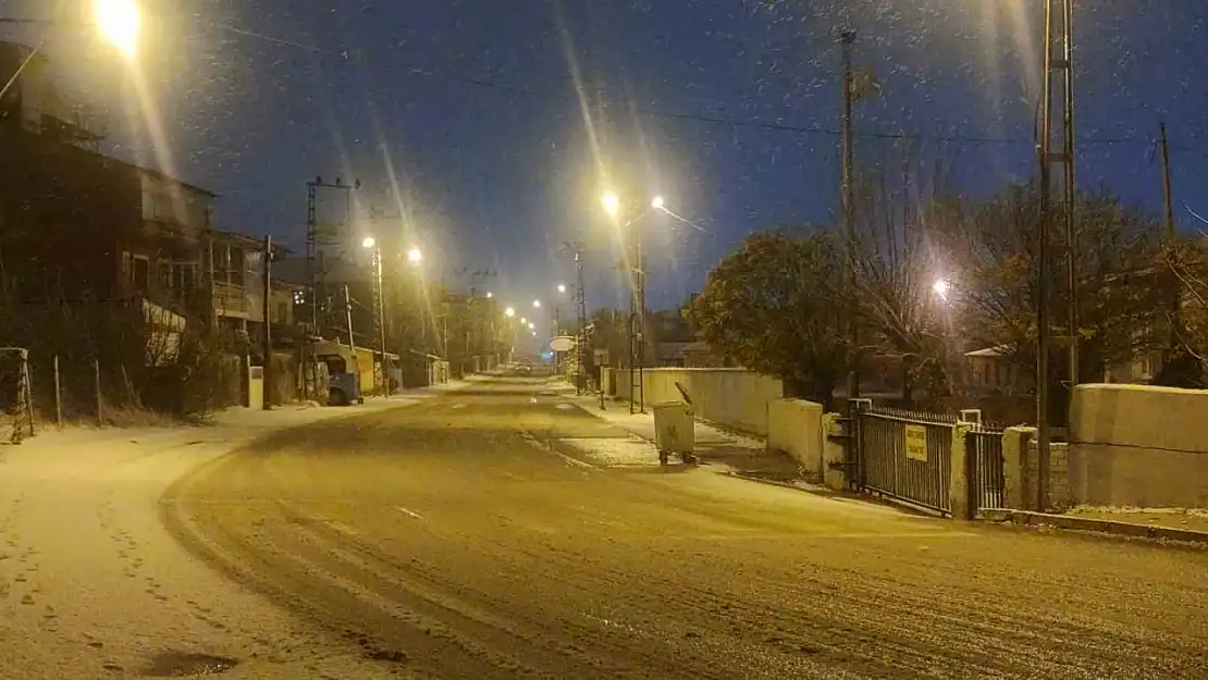 Kar yağışı buzlanma ve sis sebebiyle Van'da eğitime 1 gün ara