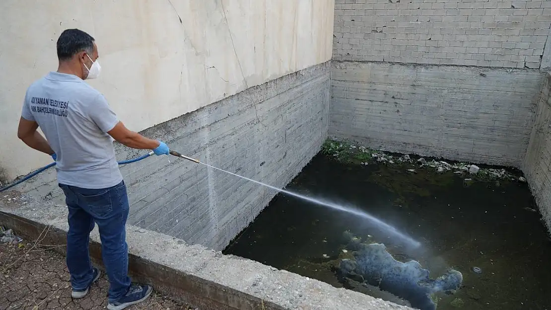 Adıyaman Belediyesi yağışlar öncesi larva ilaçlama çalışmalarını hızlandırdı