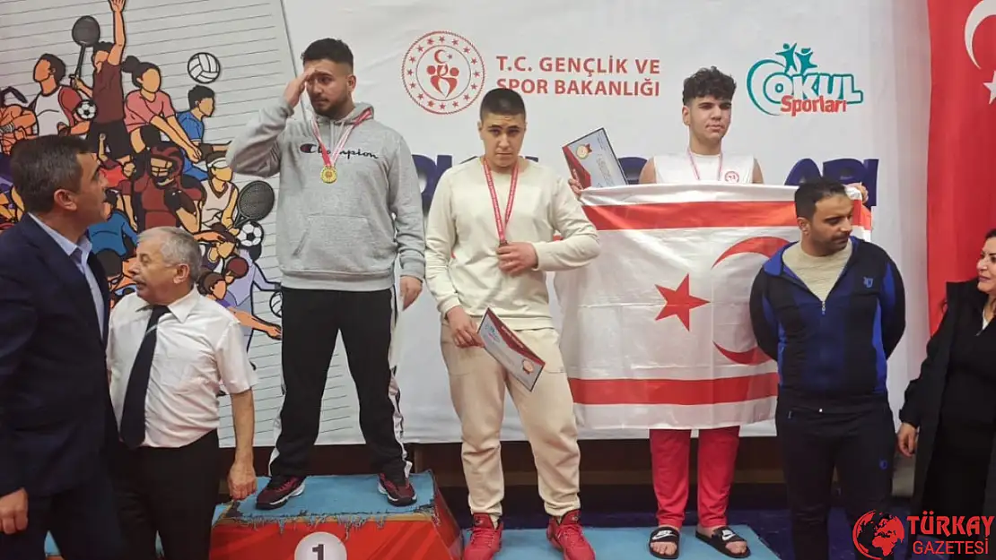 Yaşar Aslan Kick Boksta Türkiye 3.'sü Oldu