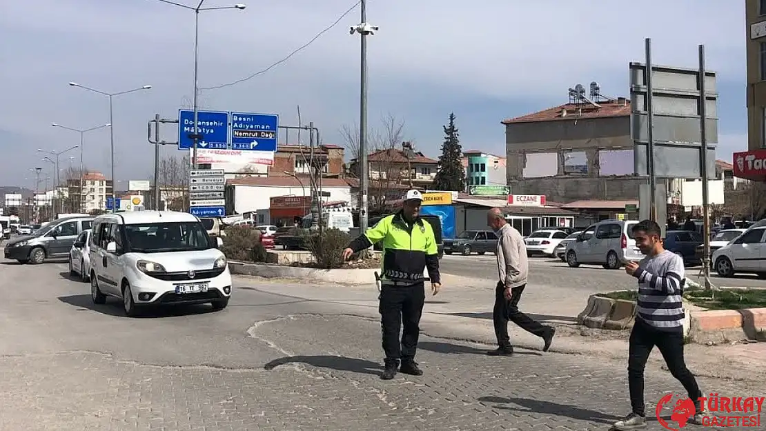 Yayalara trafik eğitimi veriliyor