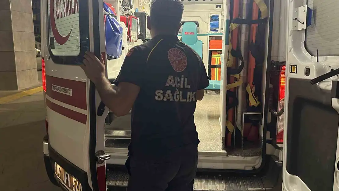 Yeğen amcasını bıçakladı