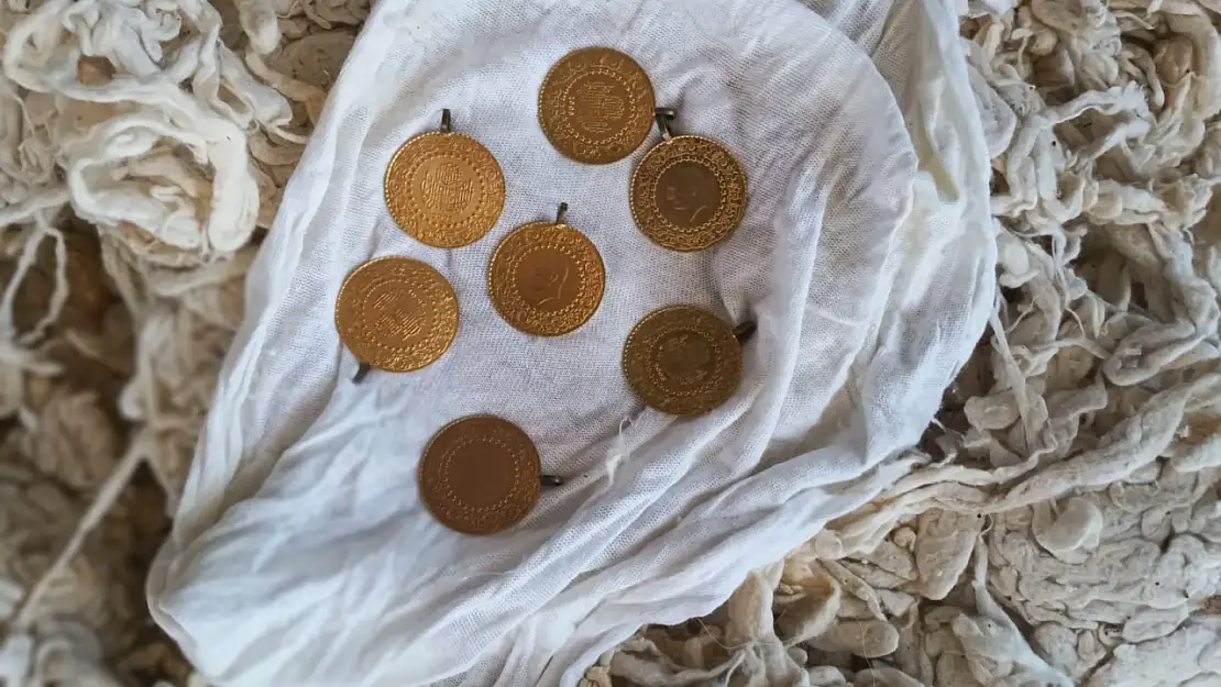 Yenilenmesi için getirilen yün yastıktan 7 Cumhuriyet altını çıktı
