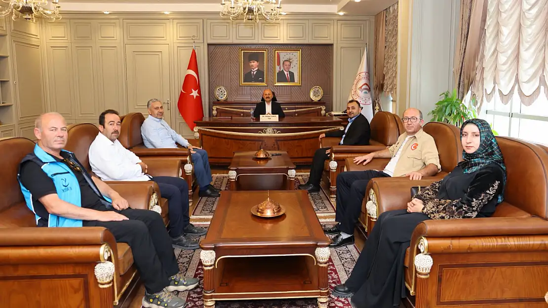 Yesevi Hareketi Derneği heyetinden Vali Varol'a ziyaret