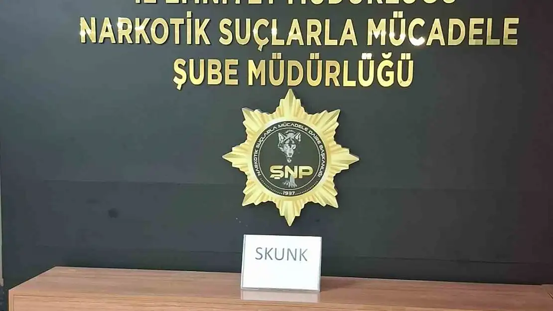 Yolcunun çantasından uyuşturucu çıktı