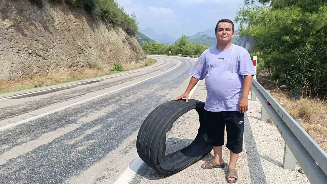 Yoldaki kamyon lastiğine çarpma anı saniye saniye görüntülendi