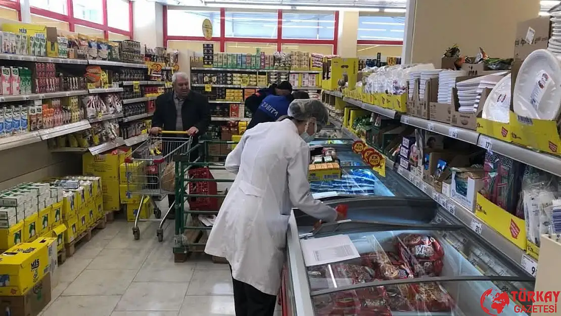 Adıyaman Gölbaşı'nda zabıta ekipleri marketlerde ürün denetledi