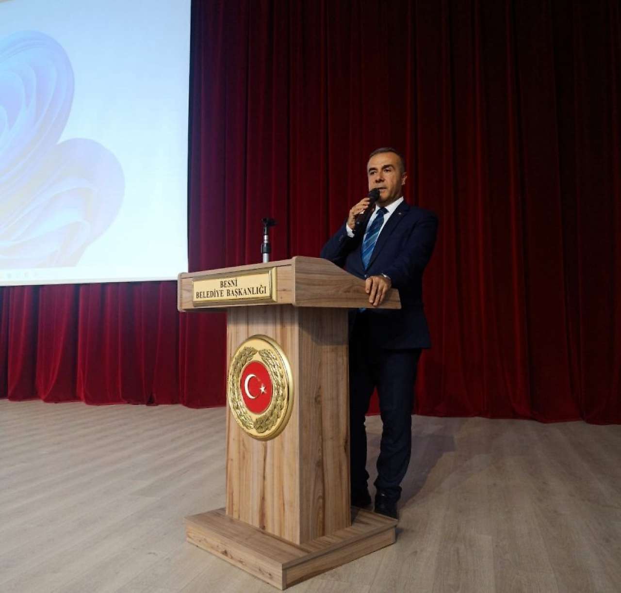 Besni'de, Çağdaş İnanç Problemleri ve Çözümleri Konferansı Düzenlendi