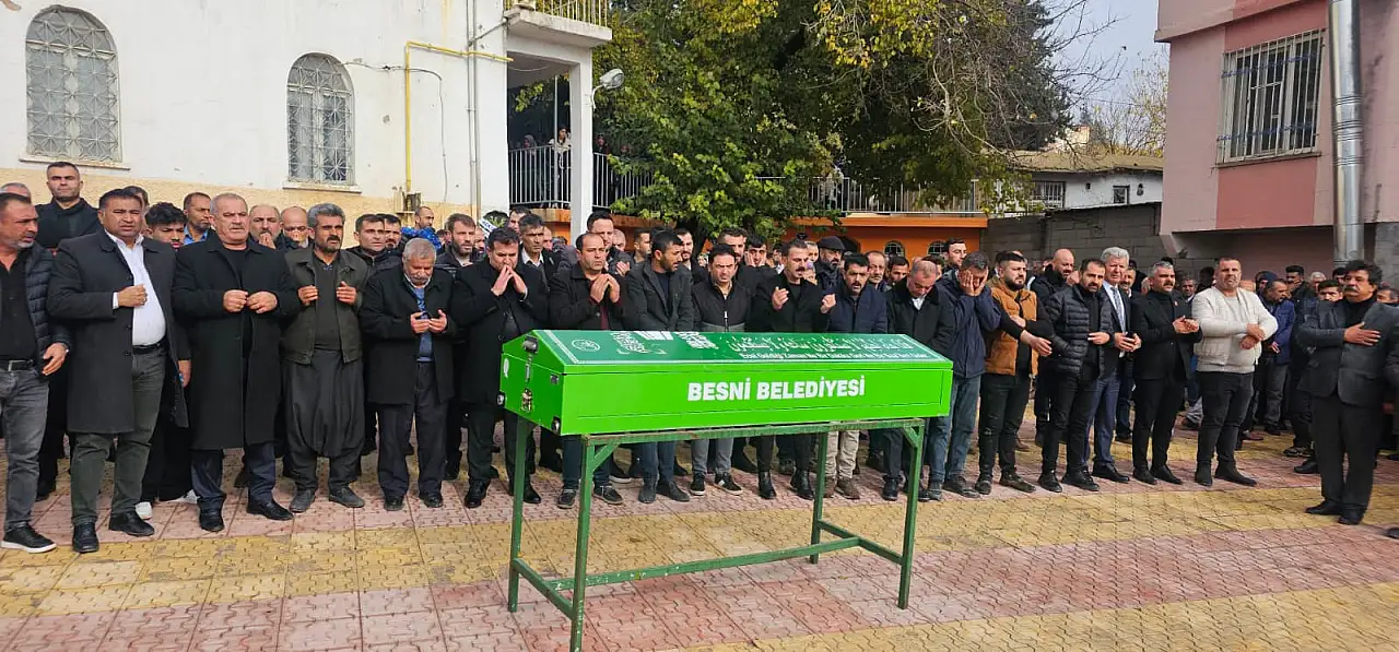 Besnili sanatçı Engin Nurşani (Kılınç) son yolculuğuna uğurlandı