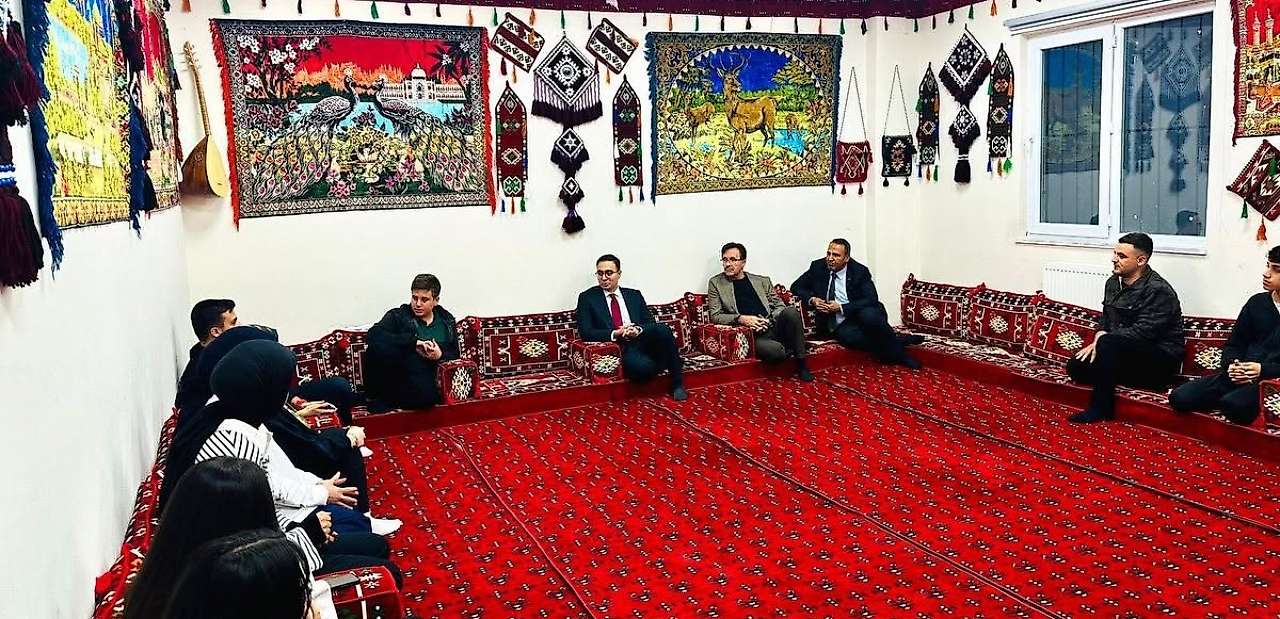Sincik Kaymakamı Yıldız, Gençlik Merkezi gönüllüsü gençlerle bir araya geldi