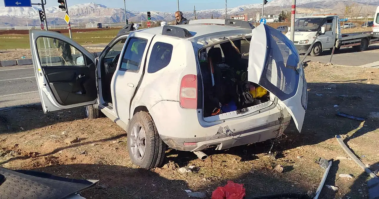Adıyaman'da feci kaza: 1 Ölü, 1'i ağır 5 yaralı