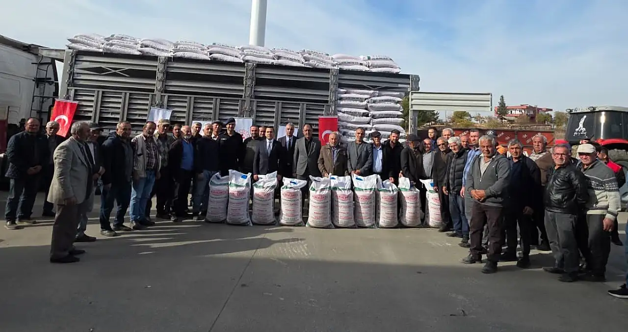 Gölbaşı'nda çiftçilere hibe nohut dağıtımı yapıldı