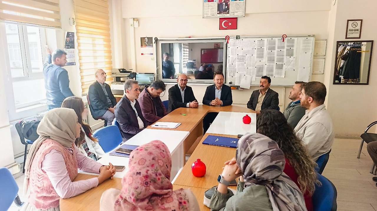 Akif Torun, Gölbaşı Cumhuriyet İlkokulunda incelemelerde bulundu