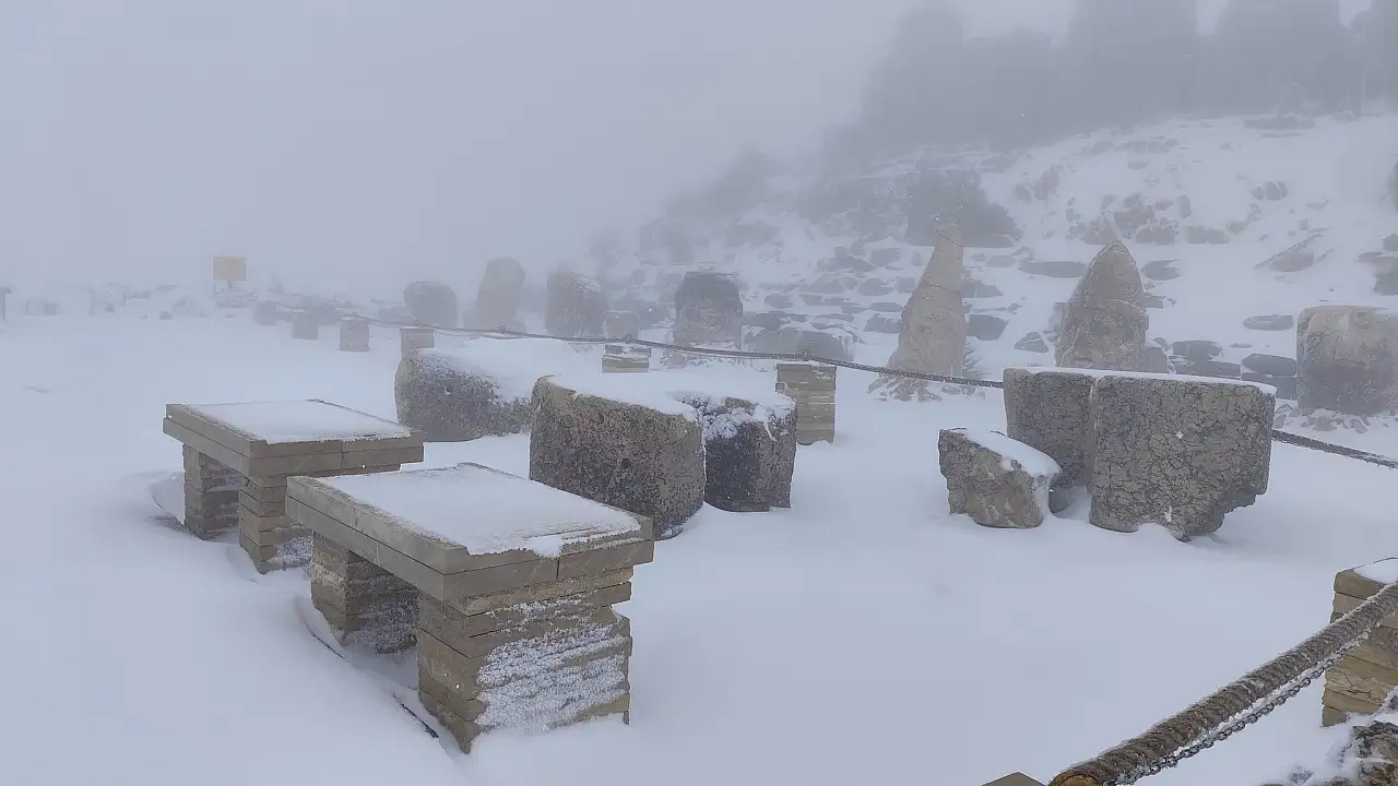 Nemrut Dağı beyaza büründü