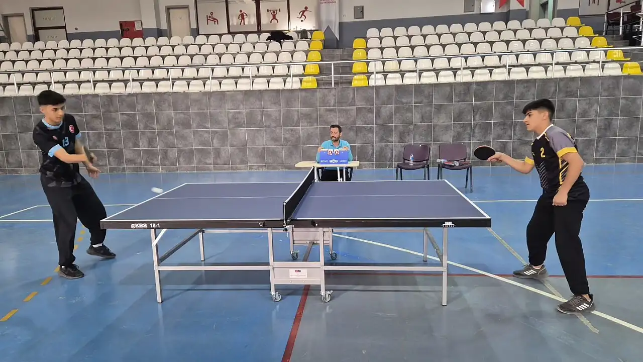 Besni'de okullar arası masa tenisi turnuvası sona erdi