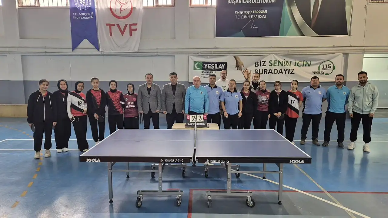 Besni'de okullar arası masa tenisi turnuvası sona erdi