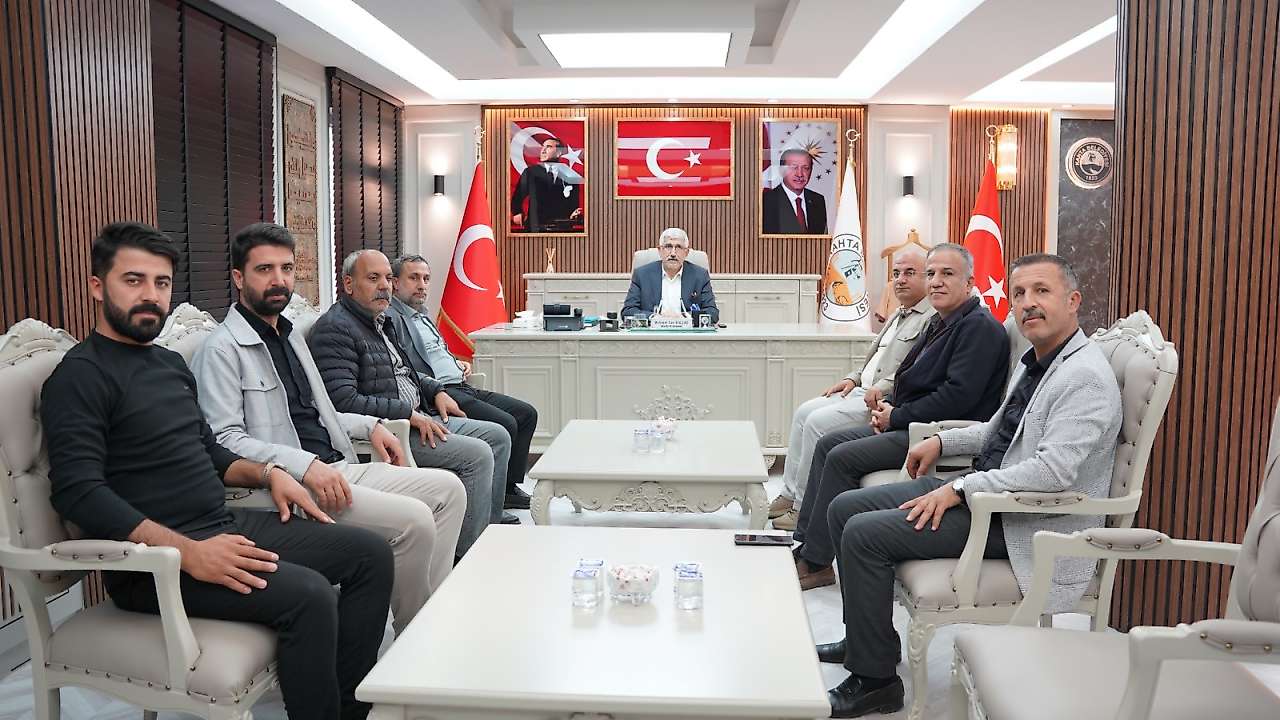 Kitap Fuarı ve Kerge Festivali için Başkan Hallaç'a Plaket