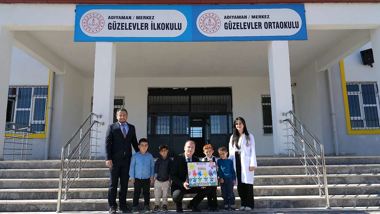 İl Müdürü Tosun Güzelevler İlk ve Ortaokulunda öğrenci ve öğretmenlerle bir araya geldi