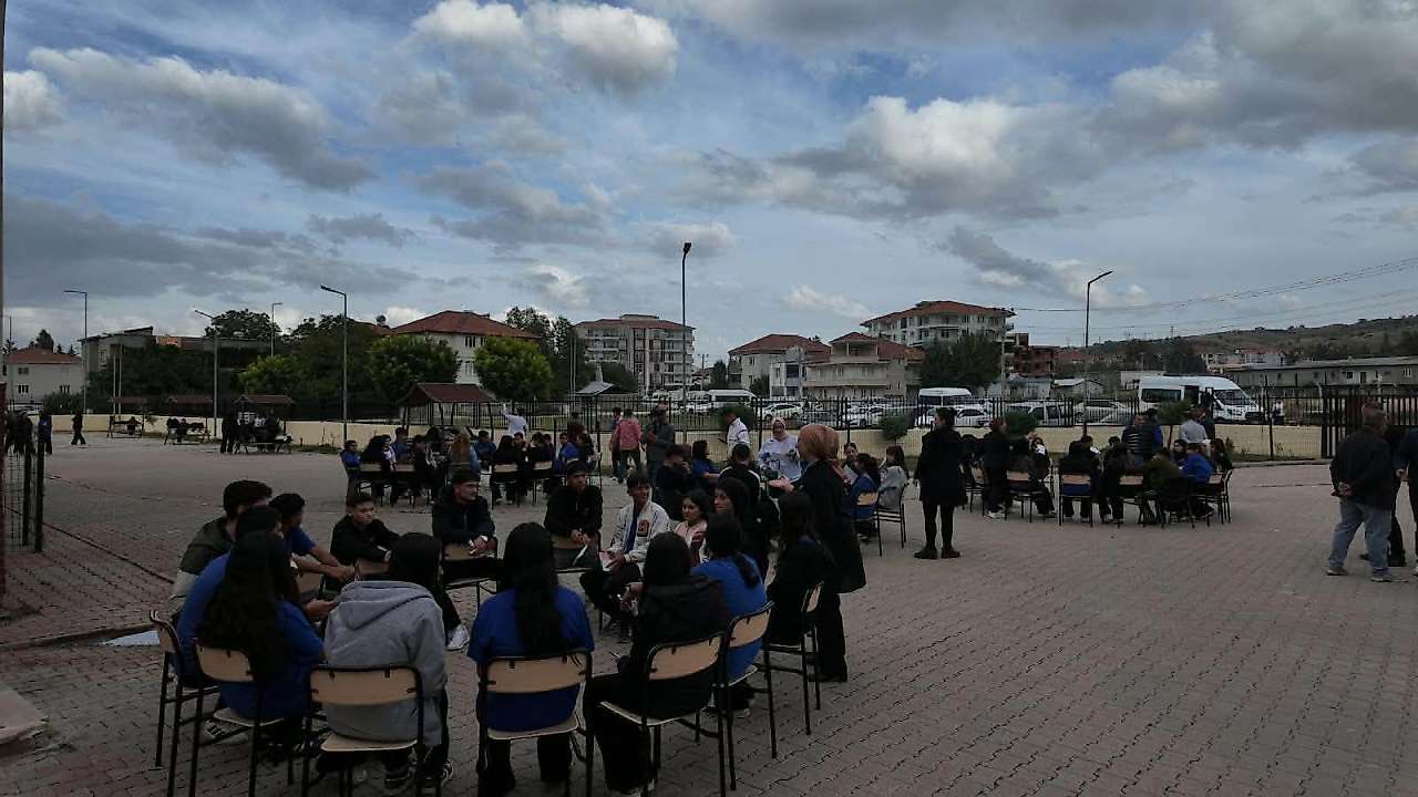 Gölbaşı'nda 'Güvenli İletişim, Güçlü Bağlar, Birlikte Güçlü Gençlik' Programı Düzenlendi