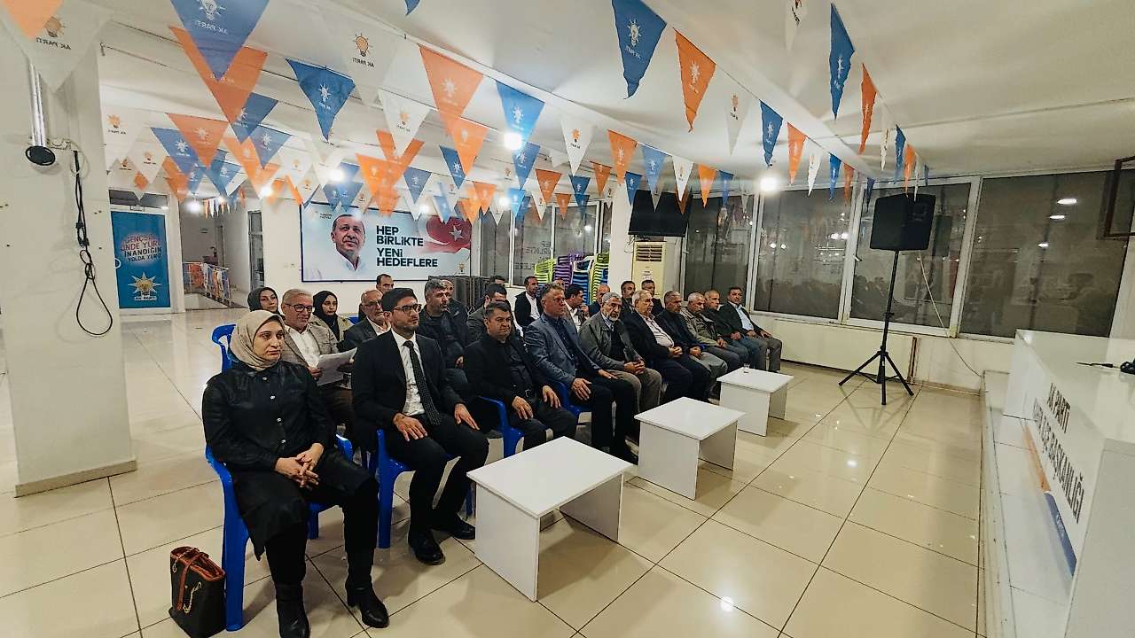 AK Parti Kâhta İlçe Başkanlığı yönetim kurulu toplantısı gerçekleştirildi