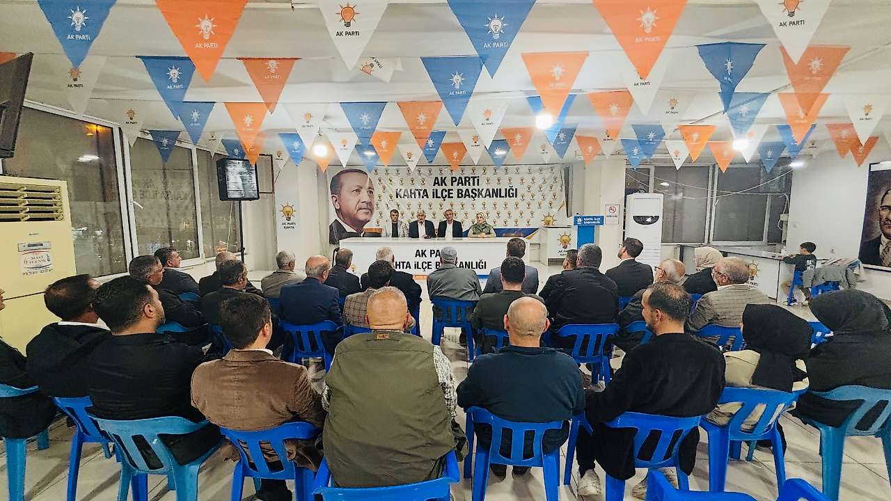 AK Parti Kâhta İlçe Başkanlığı yönetim kurulu toplantısı gerçekleştirildi