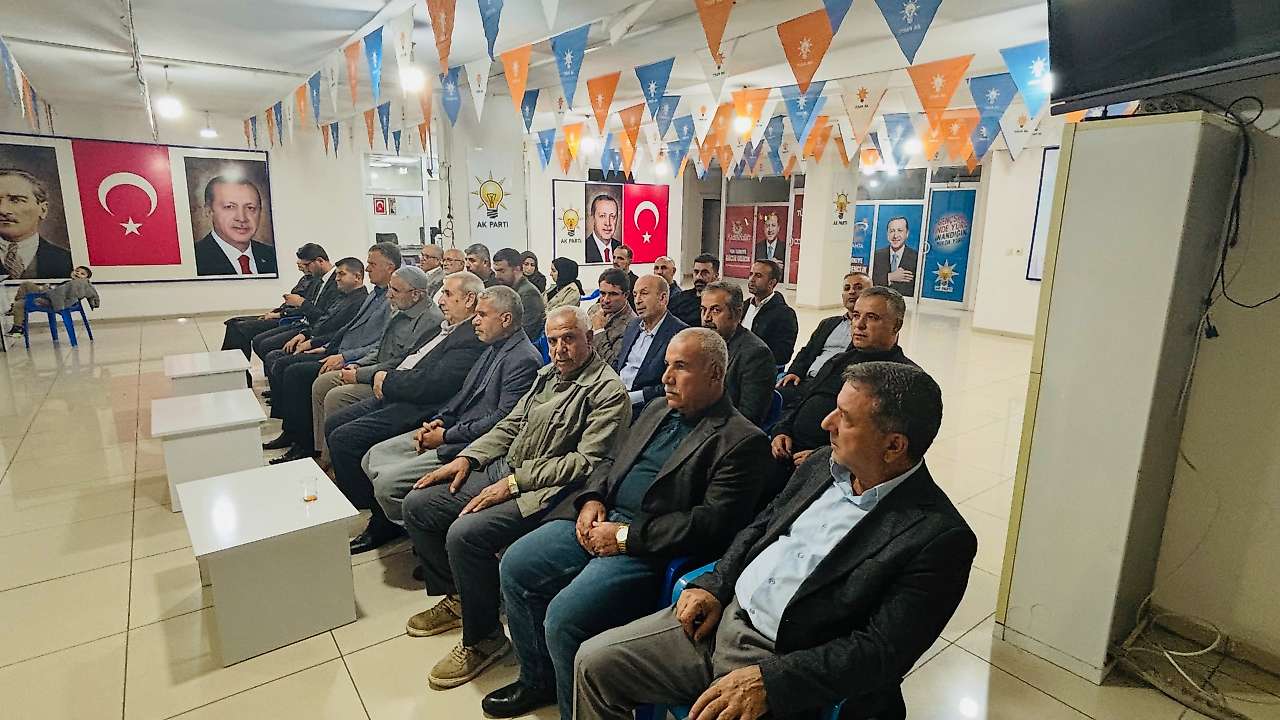 AK Parti Kâhta İlçe Başkanlığı yönetim kurulu toplantısı gerçekleştirildi