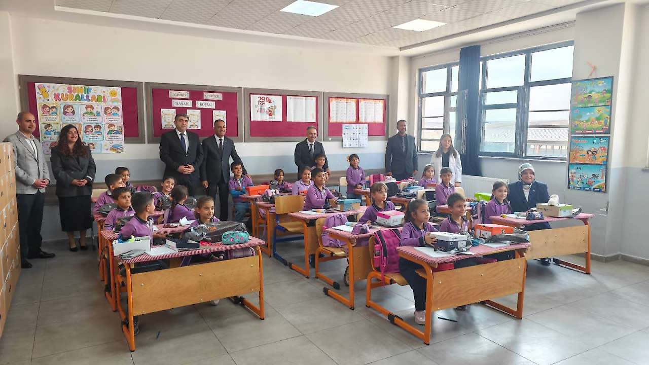 Sümeyye Şafak Yusufoğlu'ndan 700 Öğrenciye Cumhuriyet Bayramı Sürprizi