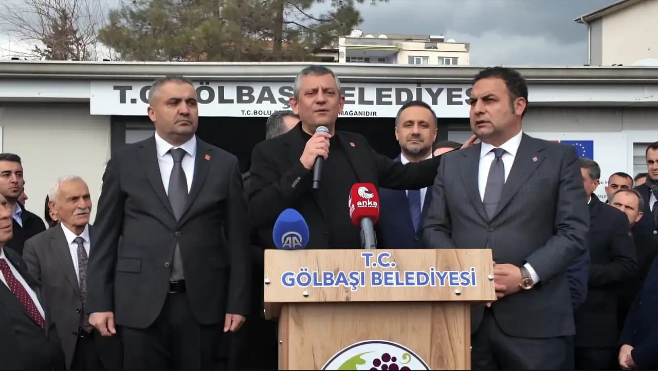 CHP Genel Başkanı Özgür Özel Gölbaşı'nda vatandaşlara hitap etti