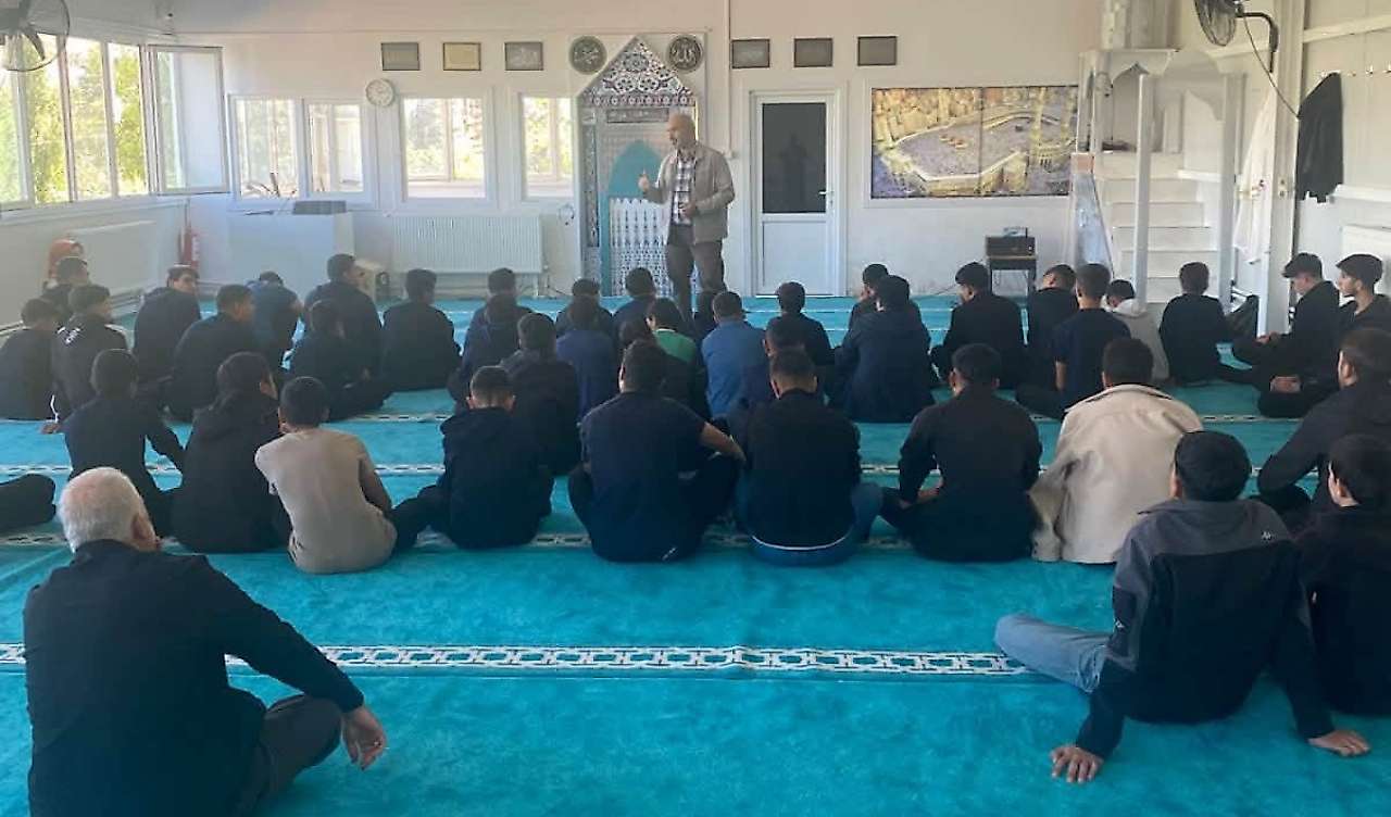 Besni İmam Hatip Lisesinde HZ. Peygamber ve Güzel Ahlak konulu sunum gerçekleştirildi