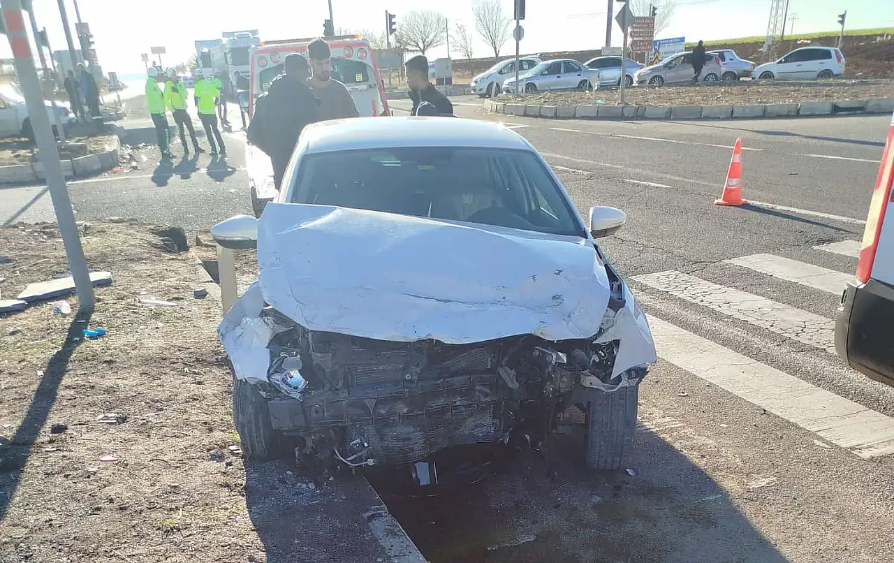 Adıyaman'da feci kaza: 1 Ölü, 1'i ağır 5 yaralı