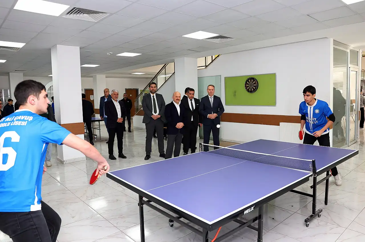 Vali Varol Şehit Yiğit Ali Çavuş Anadolu Lisesi öğrencileriyle bir araya geldi