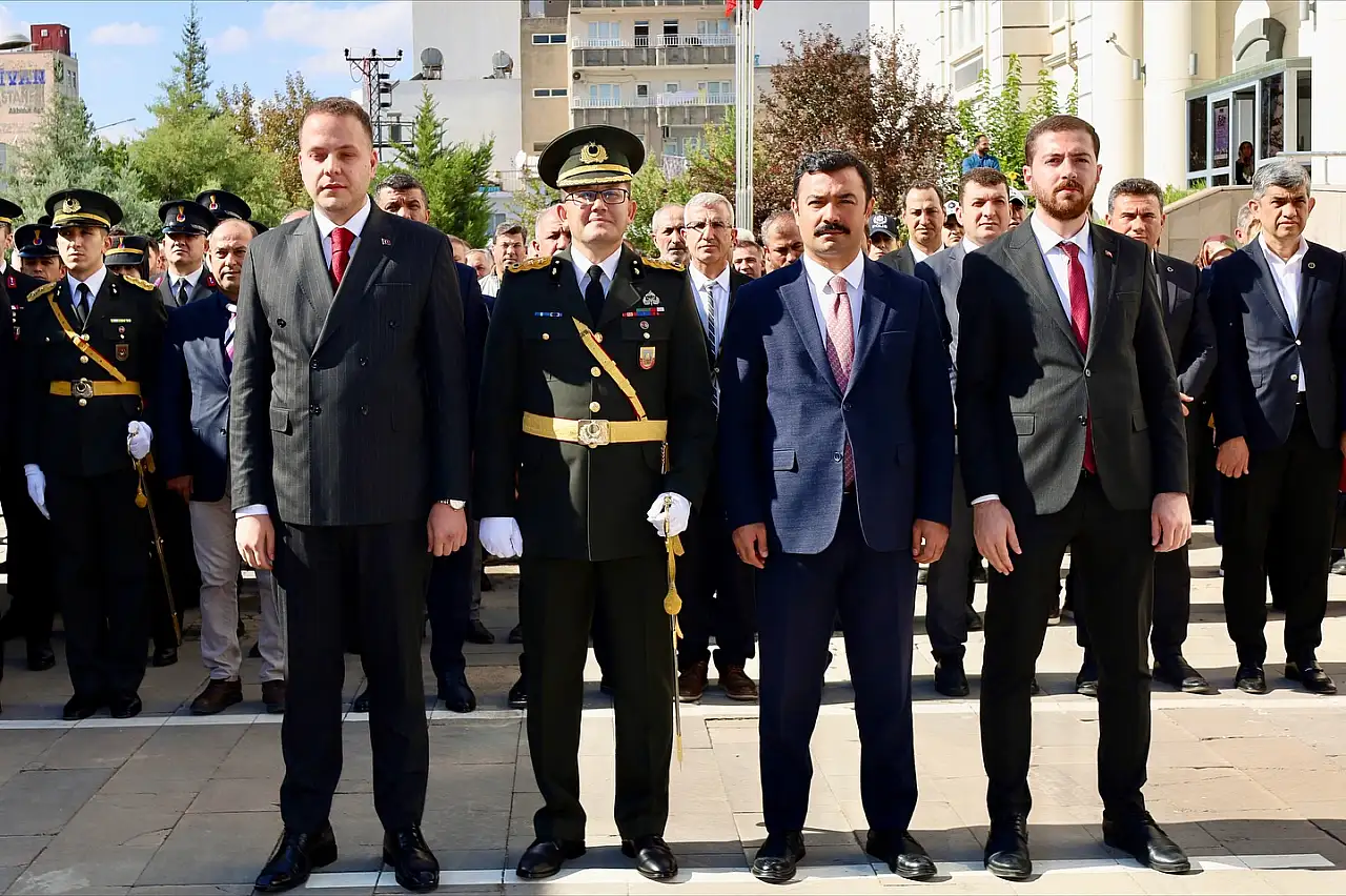 Kahta'da 29 Ekim Cumhuriyet Bayramı çelenk sunma töreni düzenlendi
