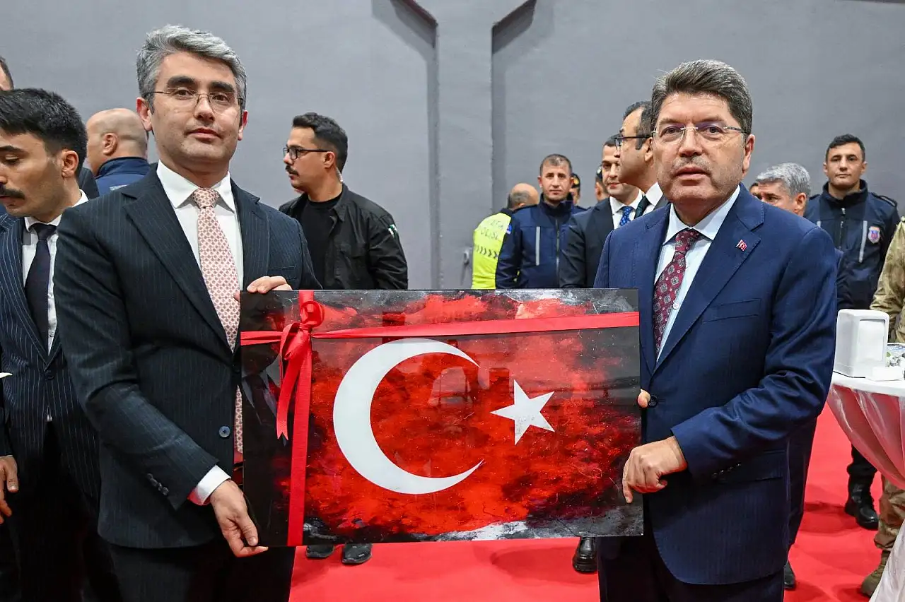 Bakan Tunç, Tarım Mükemmeliyet merkezinde incelemelerde bulundu