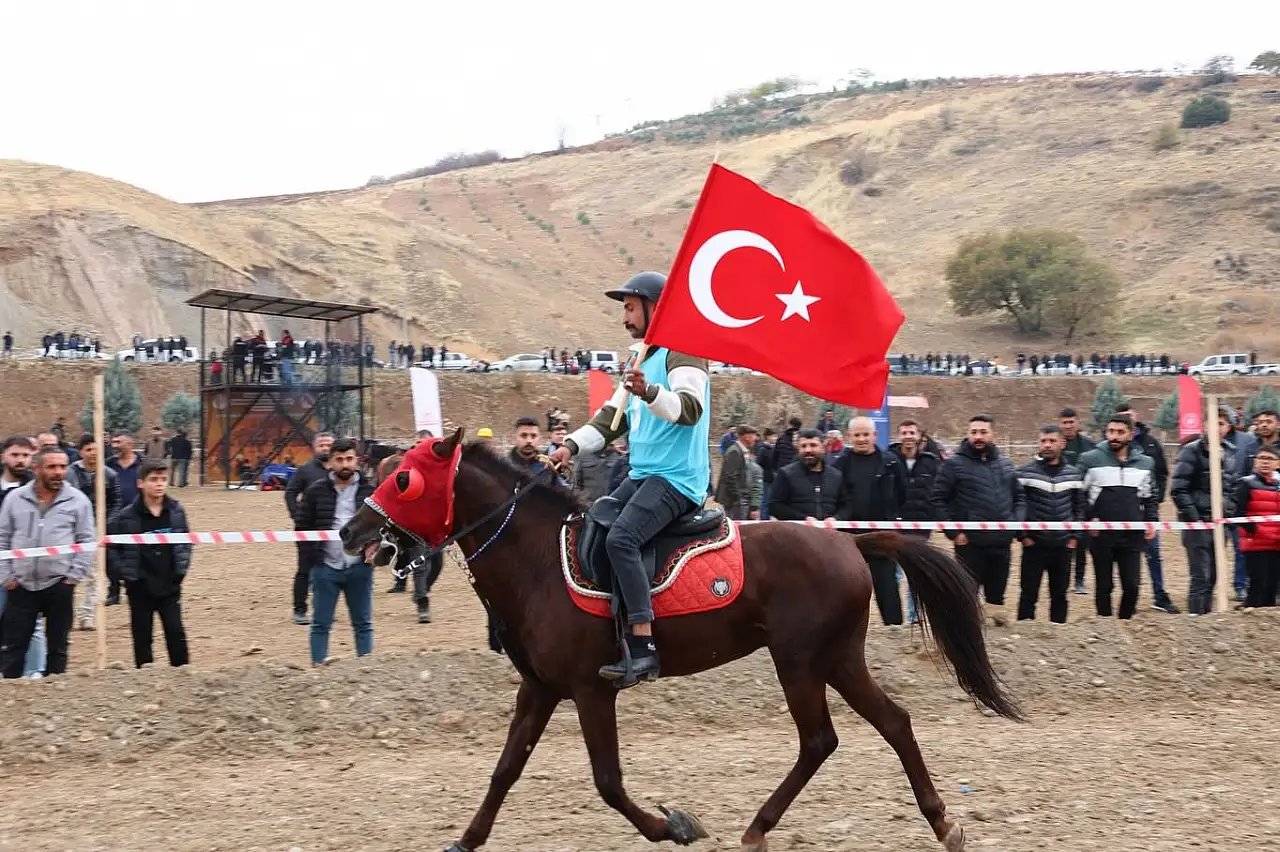 Adıyaman'ın İl Oluşunun 71. Yılı, Rahvan At yarışlarının heyecanı ile kutlandı