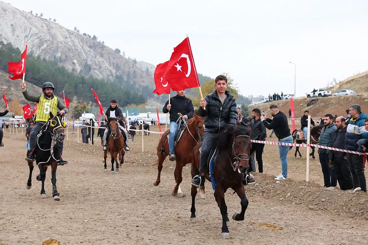 Adıyaman'ın İl Oluşunun 71. Yılı, Rahvan At yarışlarının heyecanı ile kutlandı