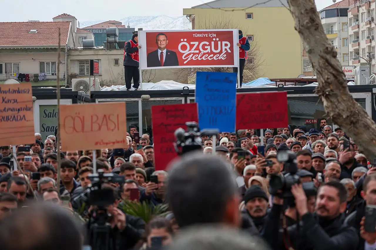 CHP Genel Başkanı Özgür Özel Gölbaşı'nda vatandaşlara hitap etti